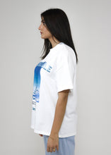 Lade das Bild in den Galerie-Viewer, UNTOUCHABLE WHITE TEE