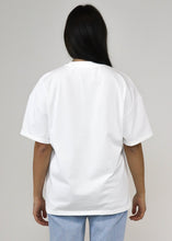 Lade das Bild in den Galerie-Viewer, UNTOUCHABLE WHITE TEE